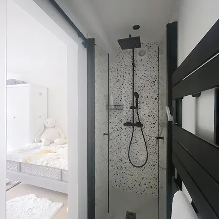 3 Bedrooms Center Apartment *